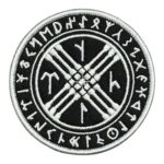 siyah zemin tengri tanri yazili gokturkce pec
